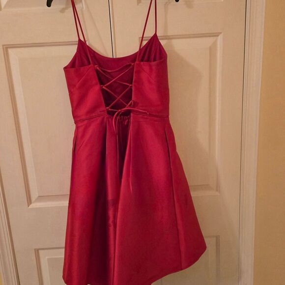 Elegant Red Party Dress - Picture 3 of 8